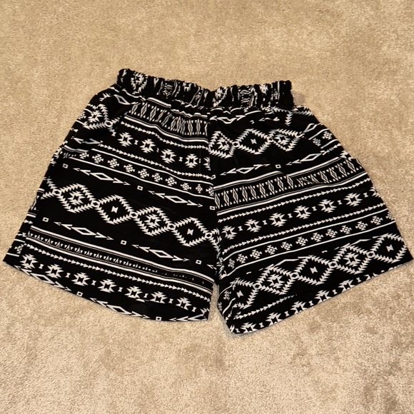Aztec print shorts - Picture 2 of 4